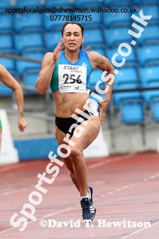 Senior womens 200 metres, Northern Championships, Sport City, Manchester. Photo: David T. Hewitson/Sports for All Pics